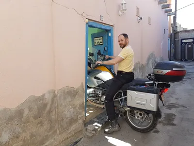 Ausparkieren aus dem Guesthouse Parkplatz