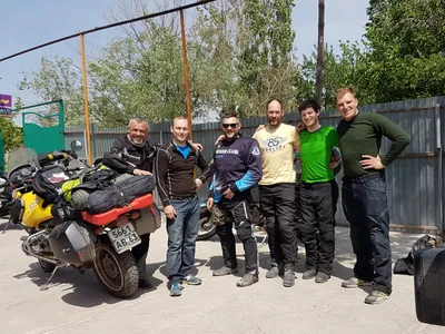 4 russische Biker unterwegs in den -stan Ländern