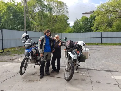 Ein rumänischer Vater mit seinem Sohn.