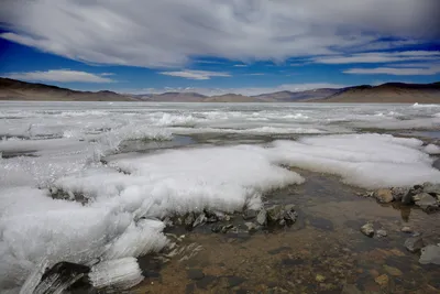 Tariat See auf 2500 M.ü.M. ist erst am auftauen