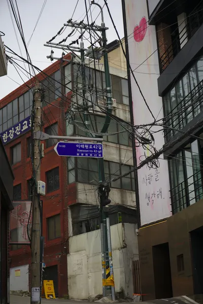 Zum Glück sind die Strassenschilder zweisprachig