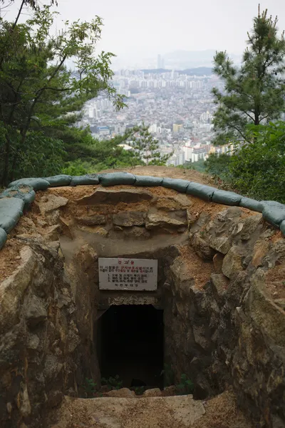 Diverse militärische Festungen...