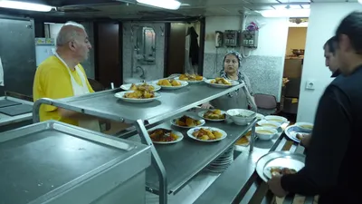 Abendessen in der Kombuese